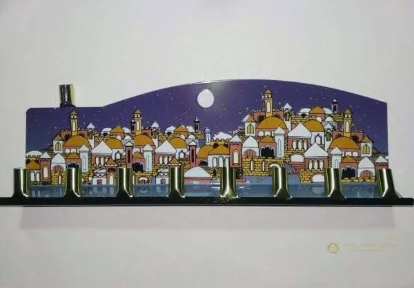 Janukiá de Hojalata con Velas – 25 cm - Judaica Breslov Colombia